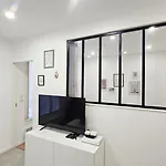Nearby Monmarte Lovely And Warm Apartamento
