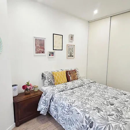 Nearby Monmarte Lovely And Warm