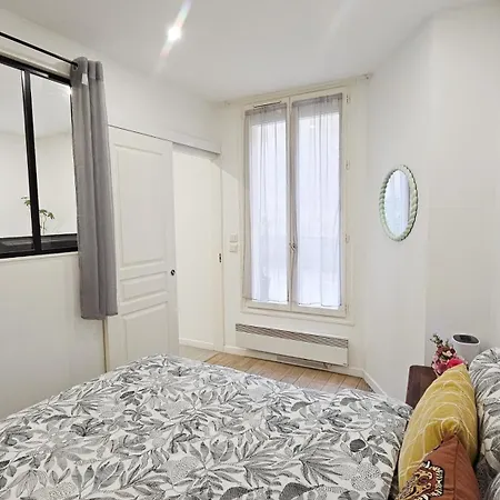 Nearby Monmarte Lovely And Warm Apartamento