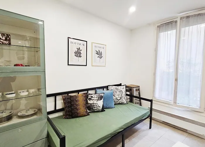 Nearby Monmarte Lovely And Warm Paris