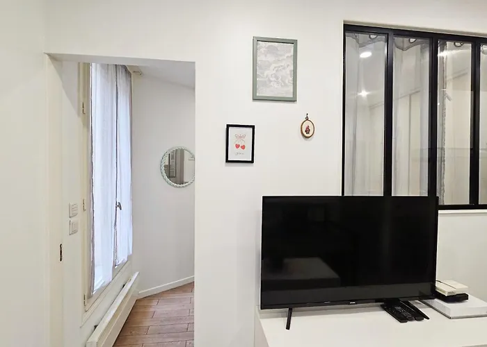 Nearby Monmarte Lovely And Warm