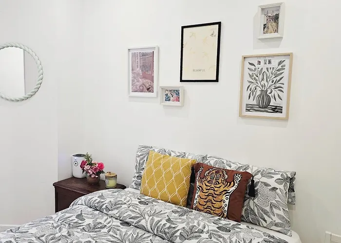 Nearby Monmarte Lovely And Warm Paris